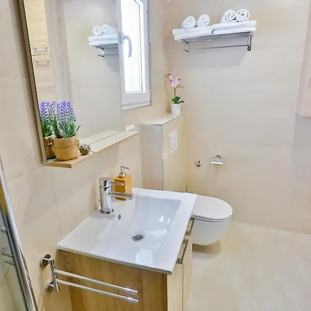 Summer Lounge Apartment